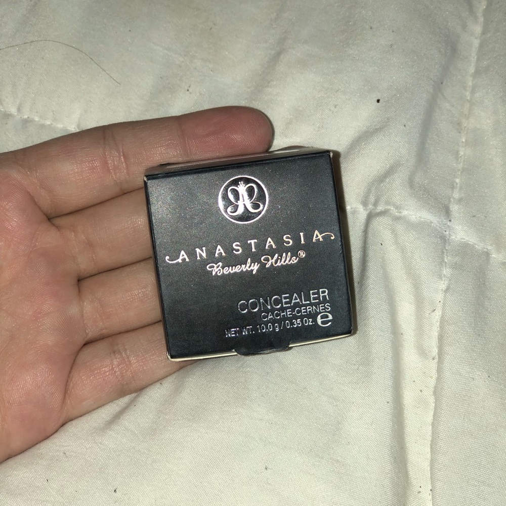 Anastasia Beverly Hills Concealer